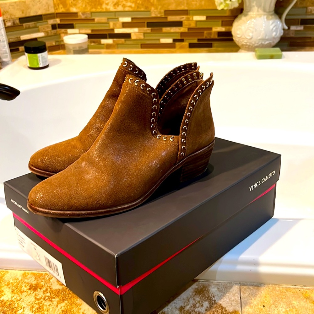 Vince Camuto booties size 8